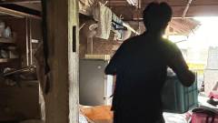 imari-handyman-eco-fujita-separate-and-transport-waste-from-the-barn